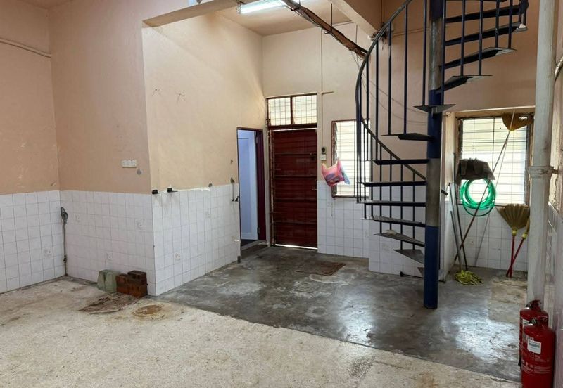 3 Storey Shop House Jalan Seang Teik Road-Land area 1400sf-Build up 4200