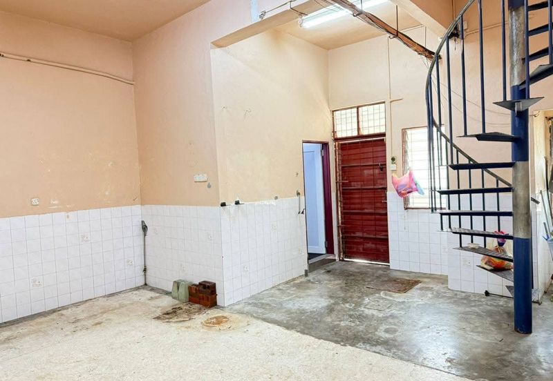 3 Storey Shop House Jalan Seang Teik Road-Land area 1400sf-Build up 4200