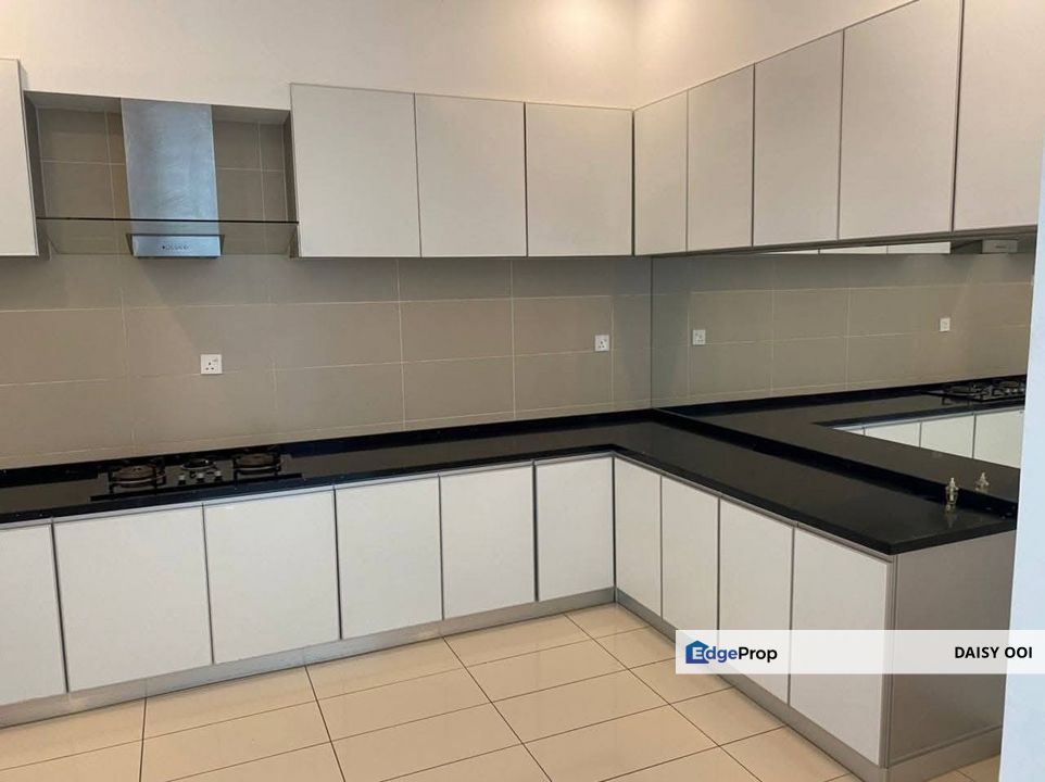 Sandilands Condominium -Partially Renovated -1338sf -Low Floor - 2 Car Park - Located At Jelutong, Penang, Georgetown