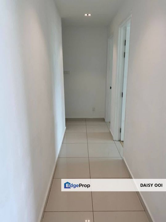 Sandilands Condominium -Partially Renovated -1338sf -Low Floor - 2 Car Park - Located At Jelutong, Penang, Georgetown