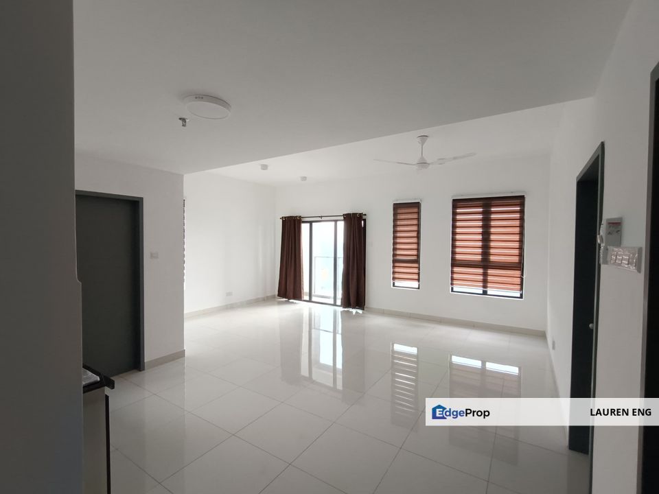 Trio Bukit Tinggi Condo 3 Rooms Corner Lot Partial Furnished For Sale !!, Selangor, Bandar Botanic/Bandar Bukit Tinggi