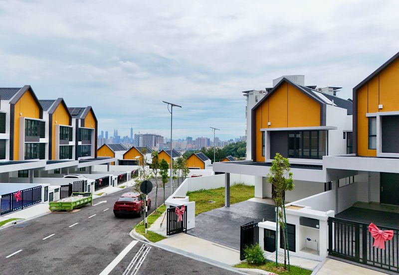 Corner Lot 3-Storey Superlink Freehold – RM3.0M Only
