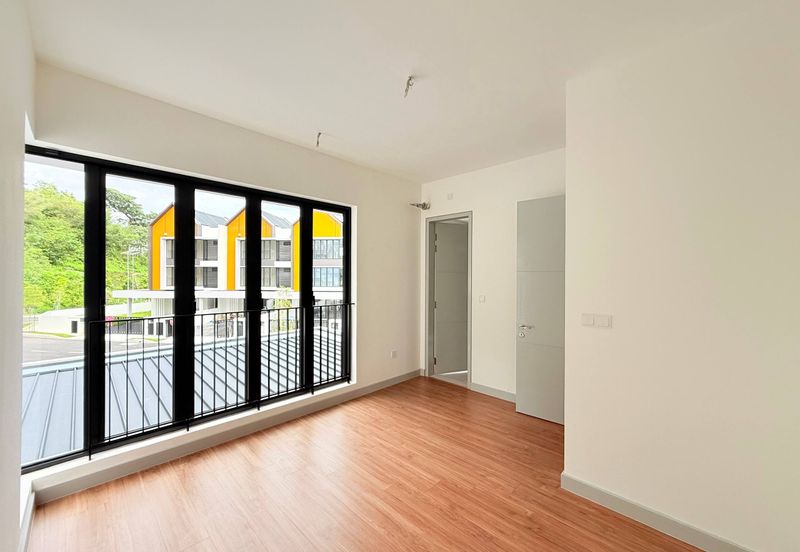 Corner Lot 3-Storey Superlink Freehold – RM3.0M Only
