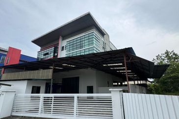 Corner 3-Storey Semi-D Factory Bukit Jelutong — Freehold, Lift, 7,140 sqft
