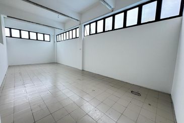 Corner 3-Storey Semi-D Factory Bukit Jelutong — Freehold, Lift, 7,140 sqft

