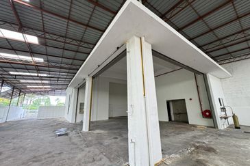 Corner 3-Storey Semi-D Factory Bukit Jelutong — Freehold, Lift, 7,140 sqft
