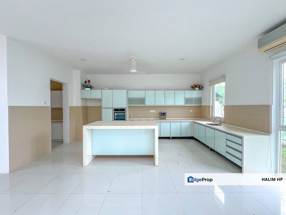 4-Storey Courtyard Villa with Private Pool & Lift For Sale— Taman Melawati

, Kuala Lumpur, Ampang