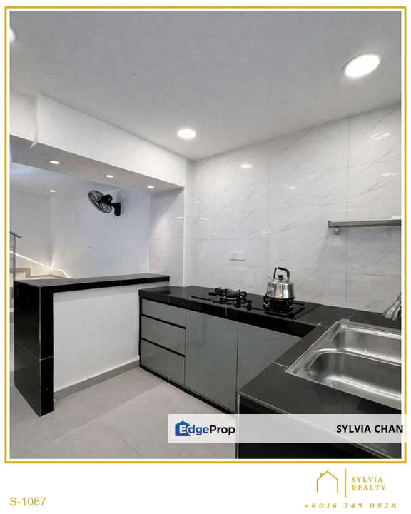 4R3B SEMI D @ JALAN BAKAWALI / JOHOR JAYA, Johor, Johor Bahru