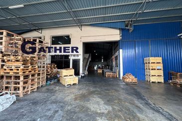 Ipoh Sri Rapat 1.5sty Semi D factory for rent