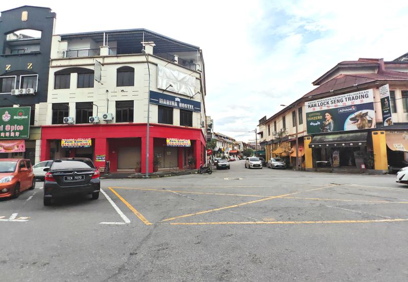 Ipoh town adjoing corner shop for rent