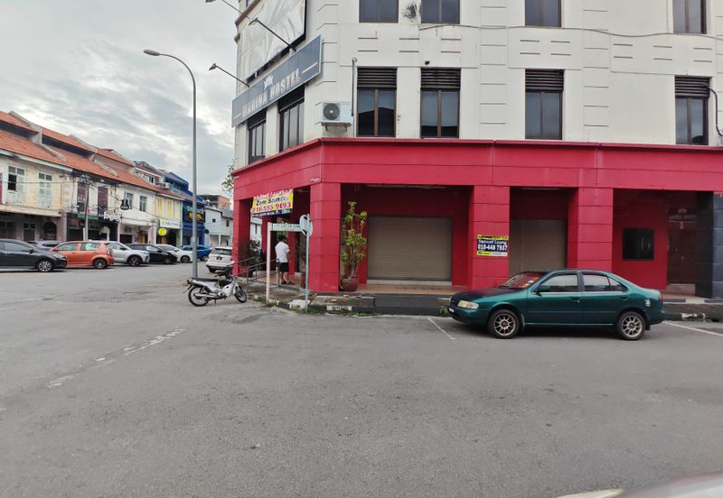 Ipoh town adjoing corner shop for rent