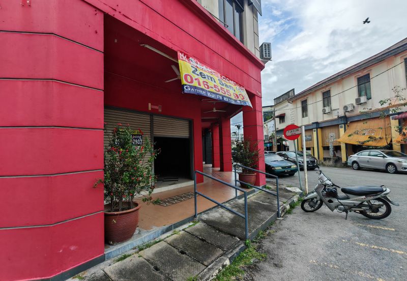Ipoh town adjoing corner shop for rent