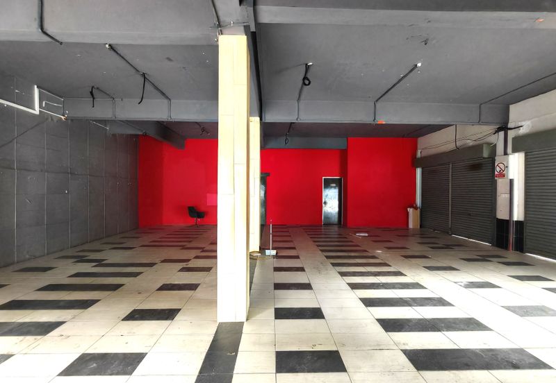 Ipoh town adjoing corner shop for rent