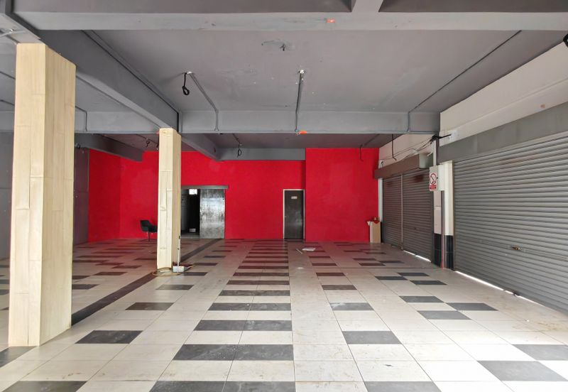 Ipoh town adjoing corner shop for rent