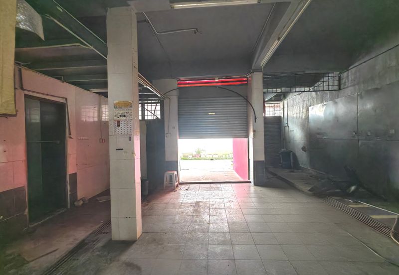 Ipoh town adjoing corner shop for rent