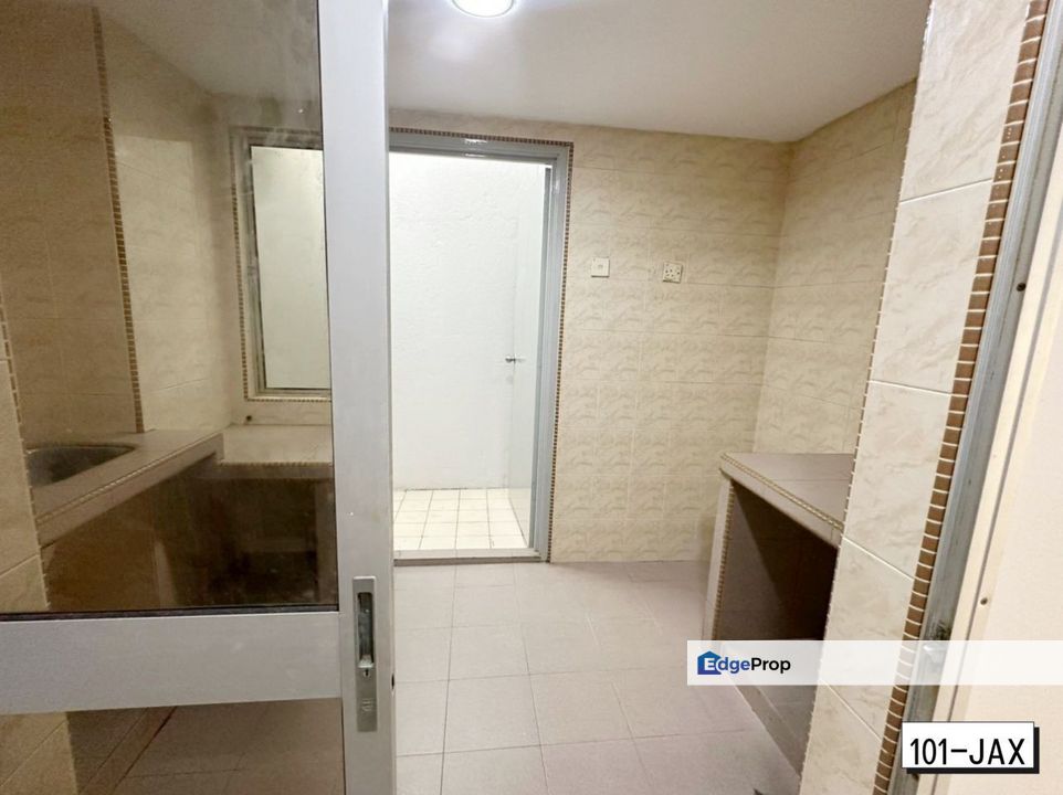 FULL LOAN!! Regency Condominium 1030sqft~Behind Centro Mall 3R2B GOOD ...