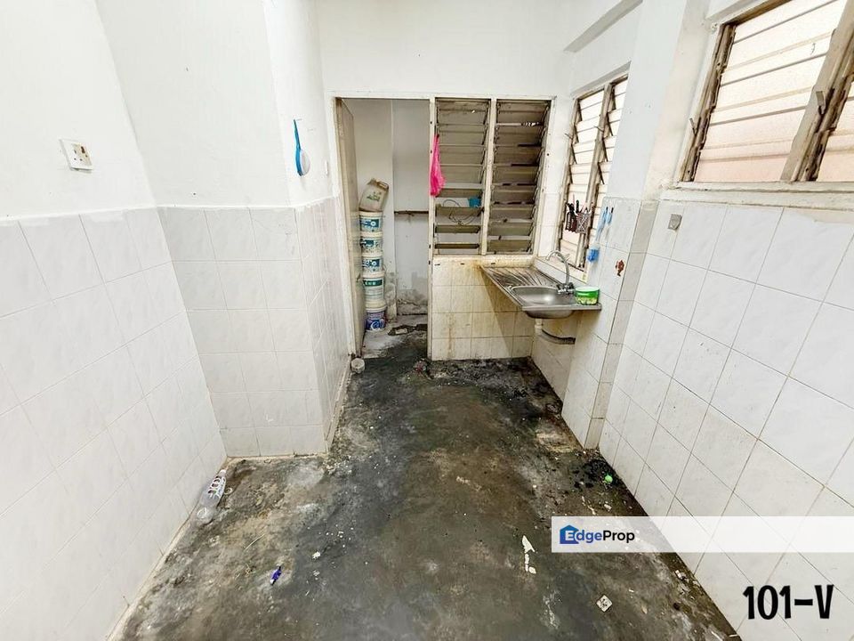 FULL LOAN!! Bandar Bukit Tinggi 2 Flat 650sqft TOP FLOOR!! BELOW MARKET!!, Selangor, Port Klang