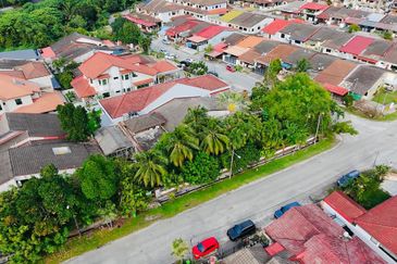 10,700 sqft BiG Land Single Storey Semi D Corner Lot, Air Putih, Kuantan Pahang