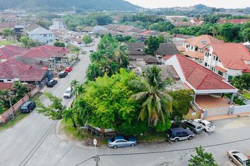 10,700 sqft BiG Land Single Storey Semi D Corner Lot, Air Putih, Kuantan Pahang