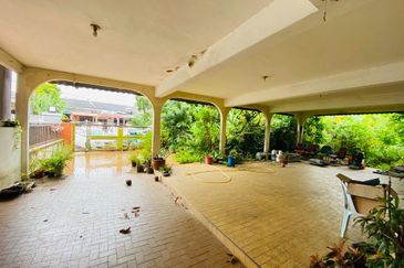 10,700 sqft BiG Land Single Storey Semi D Corner Lot, Air Putih, Kuantan Pahang