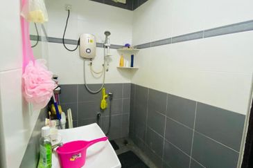 For Sale [Renovated] Double Storey Terrace Corner Lot, Sri Teruntum, Kuantan, Pahang