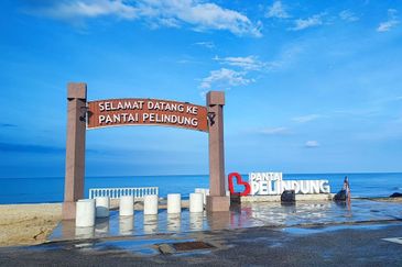 For Sale [Balinese Design Full Renovation] Corner Lot 2-Storey Semi D @ Pantai Pelindung, Kuantan, Pahang