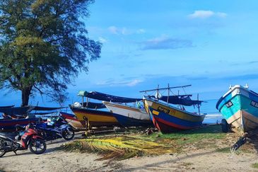 For Sale [Balinese Design Full Renovation] Corner Lot 2-Storey Semi D @ Pantai Pelindung, Kuantan, Pahang