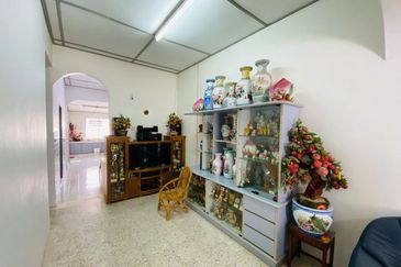 For Sale Renovated Cozy Single Storey Terrace @ Air Putih, Kuantan, Pahang