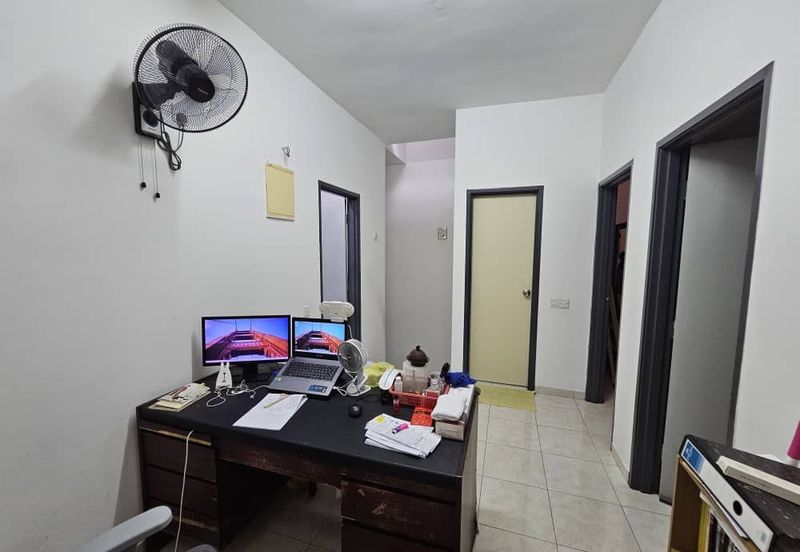 Jalan Setia Tropika 2/14