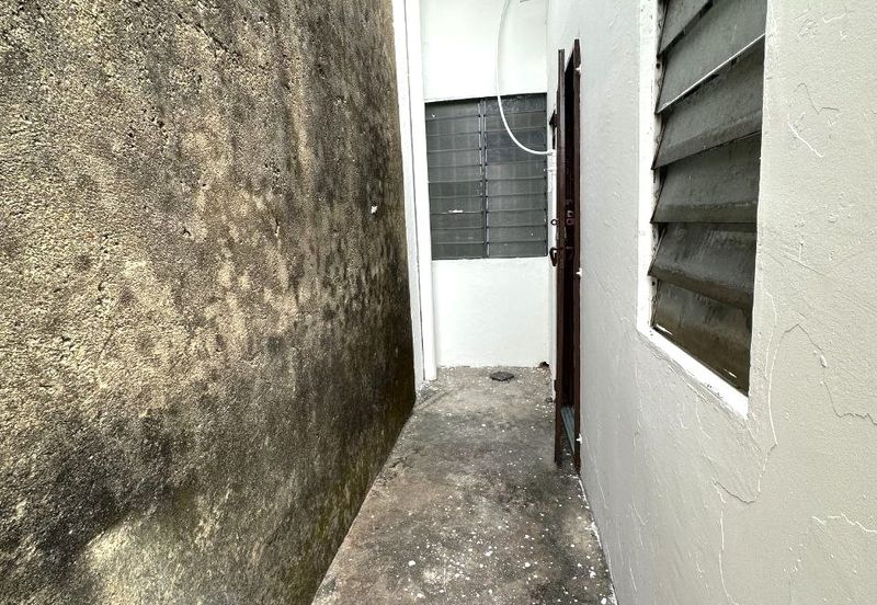 Taman Mawar - Pasir Gudang / Single Storey House Great Value Home For Renovation & Investment