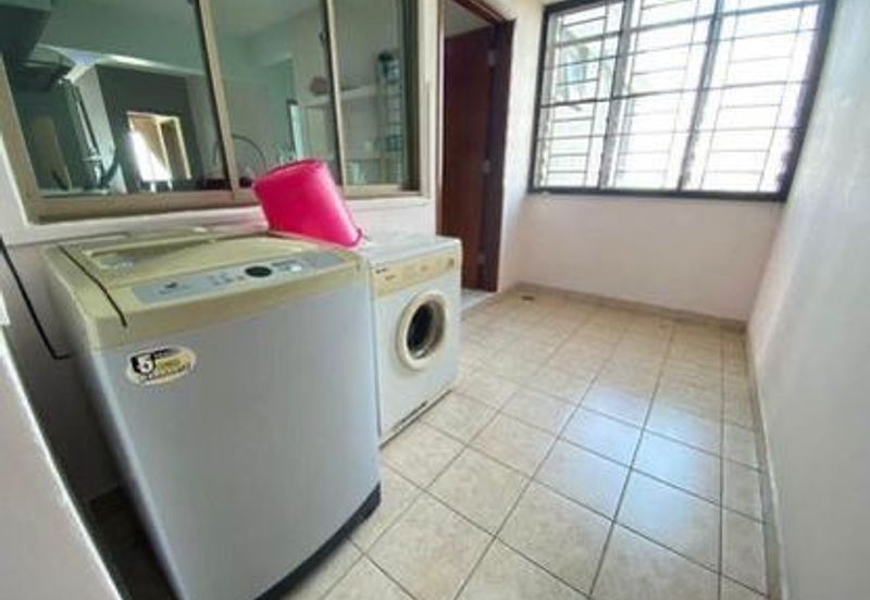 Molek Pine 1 / Prime Taman Molek Service Apartment - High Demand Location
