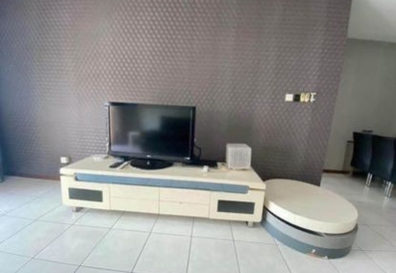 Molek Pine 1 / Prime Taman Molek Service Apartment - High Demand Location