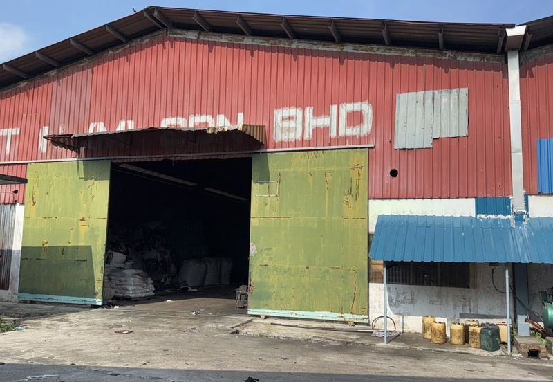 KULAI Kelapa Sawit Batu 24 Medium Industrial Factory LAND
