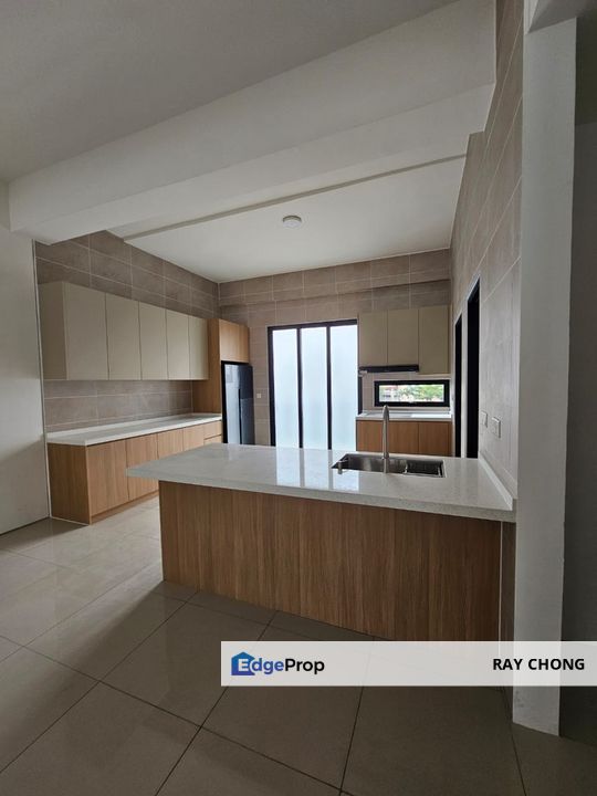 Gated & Guarded, Direct Lift Access, 10min to Bandar Utama & TTDI, 8min walking distance to LRT 3 Station, Selangor, Kayu Ara