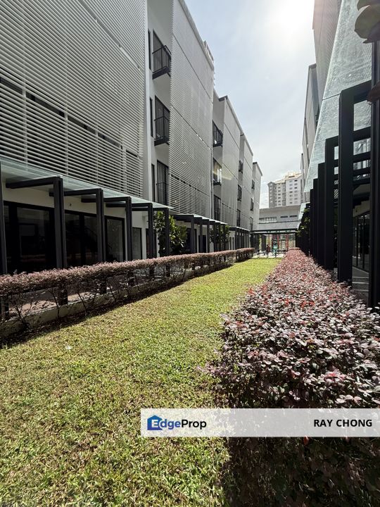 Gated & Guarded, Direct Lift Access, 10min to Bandar Utama & TTDI, 8min walking distance to LRT 3 Station, Selangor, Kayu Ara