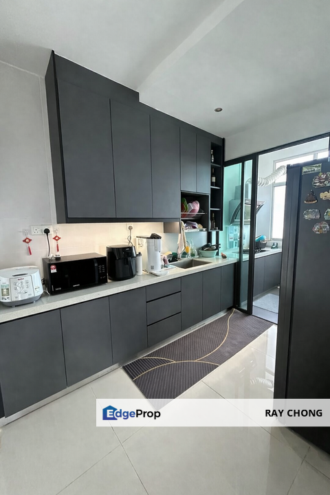 Corner Unit, 2 Covered Carparks (side-by-side), Low Floor, South Facing, Unblocked View, Great Privacy, Selangor, Bandar Damai Perdana