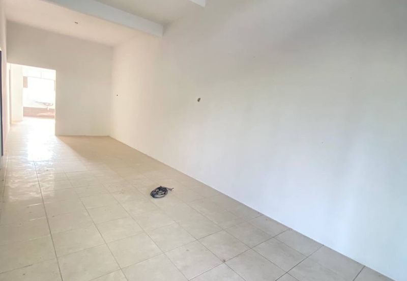 Rumah Garaj Luas Mentakab