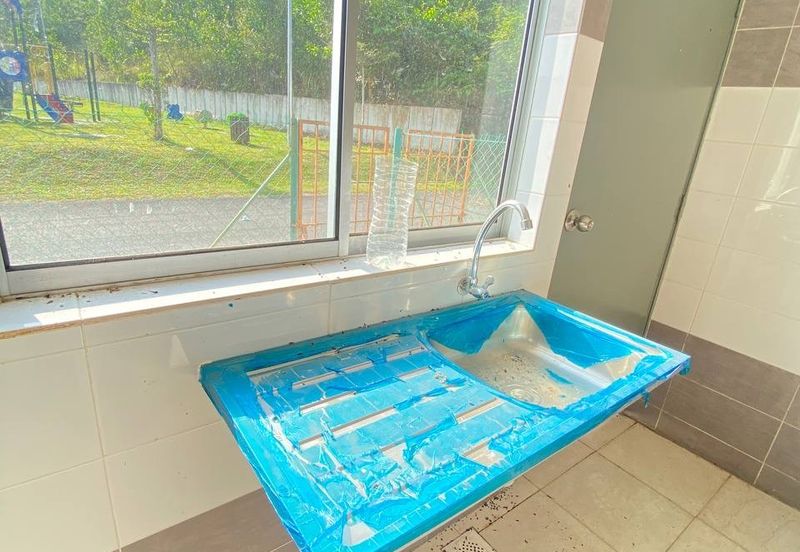 Rumah Garaj Luas Mentakab