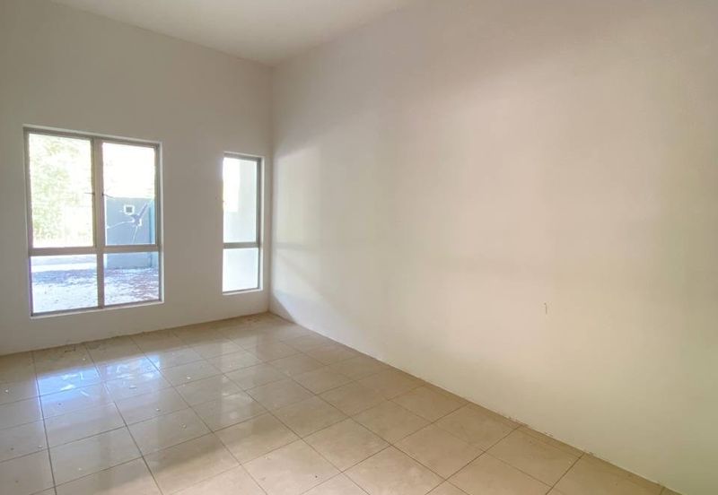 Rumah Garaj Luas Mentakab