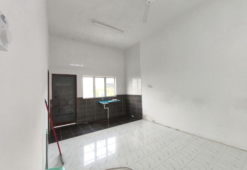 Rumah Bawah Market Valu Ada Tanah Tepi Bera 