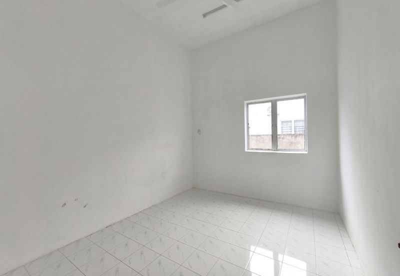 Rumah Bawah Market Valu Ada Tanah Tepi Bera 