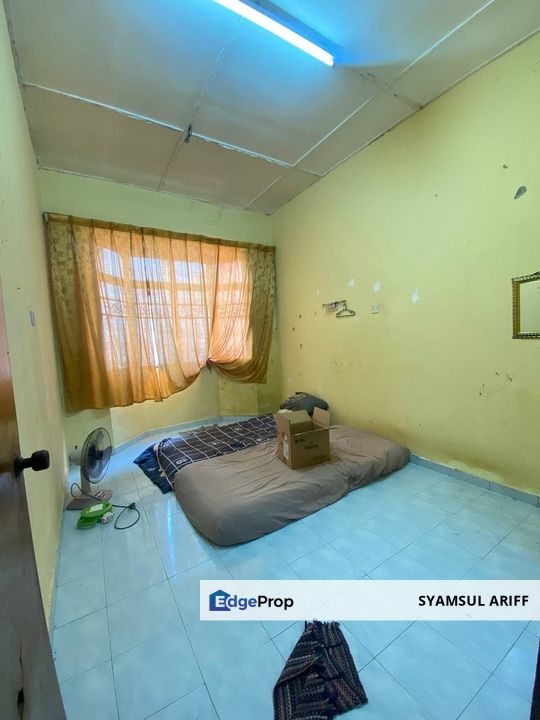 Rumah dekat surau depan padang Mentakab, Pahang, Mentakab