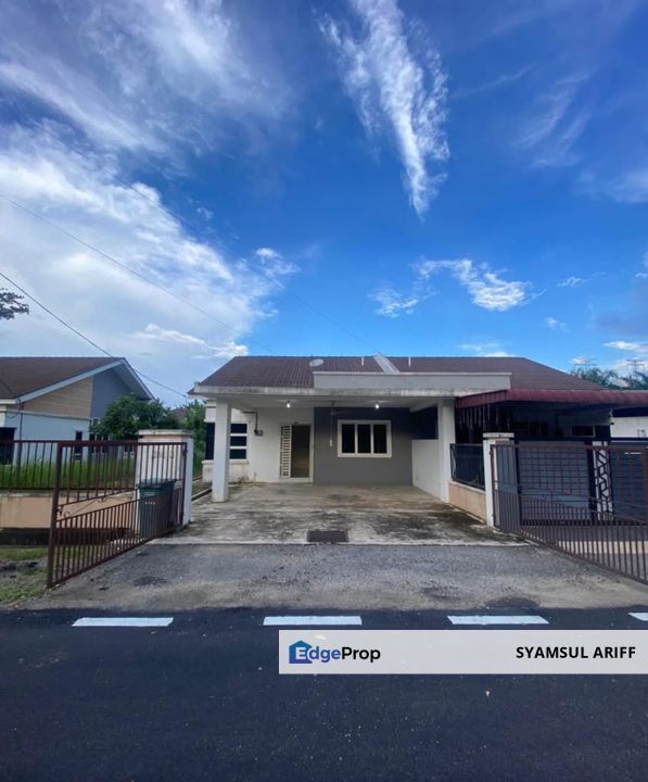 Rumah semi d tanah luas kg awah, Pahang, 