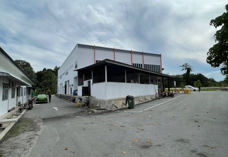 Lot kedai ROI tinggi utk dijual dekat bandar Bera