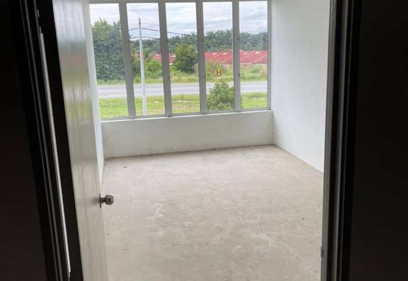 Lot kedai ROI tinggi utk dijual dekat bandar Bera