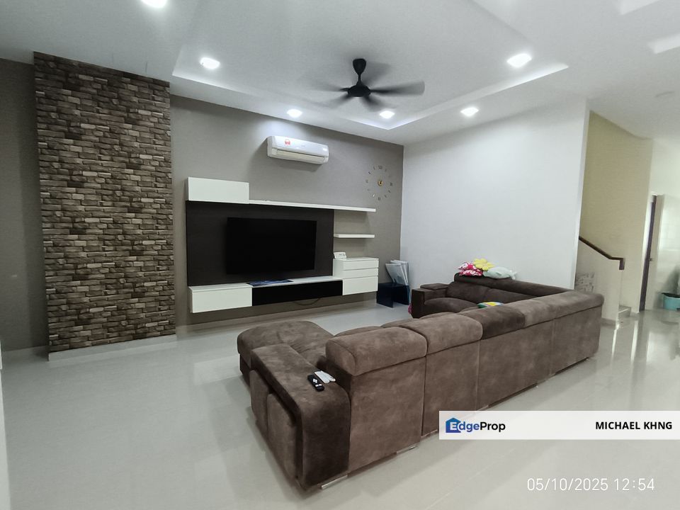 Batu Maung Double Storey Terrace Fully Furnish include Solar Panels Rm300 monthly usage.
, Penang, Batu Maung