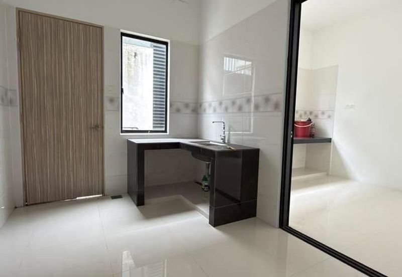 [For Sale] Ipoh South Precinct 3 Storey Semi D