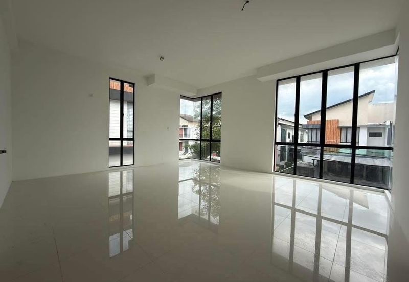 [For Sale] Ipoh South Precinct 3 Storey Semi D