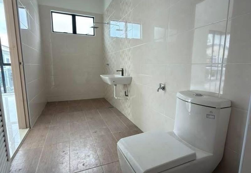 [For Sale] Ipoh South Precinct 3 Storey Semi D