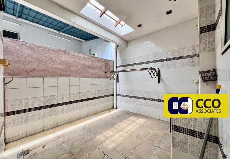 [For Sale]Ipoh Jalan Kuala Kangsar 2.5 Storey